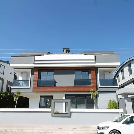New Flat With Big Living Spaces 2-5 Near By Lara アパート *